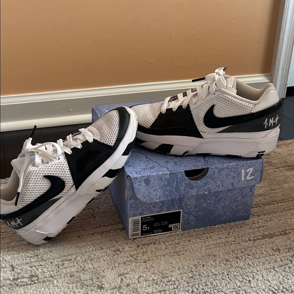 Nike JA MORANT  JA1 Black and White size 5